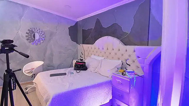 allicemackenzie online show from March 9, 2025, 12:21 am