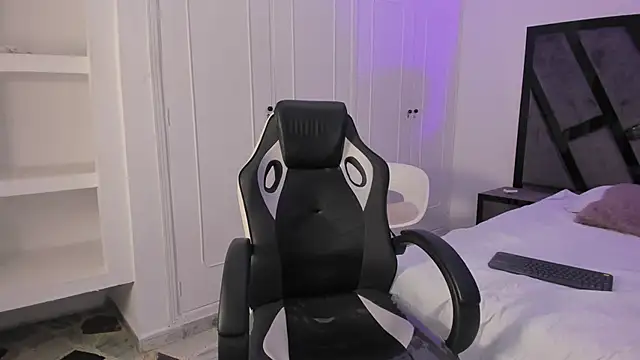 allicemackenzie online show from September 24, 2025, 8:12 pm