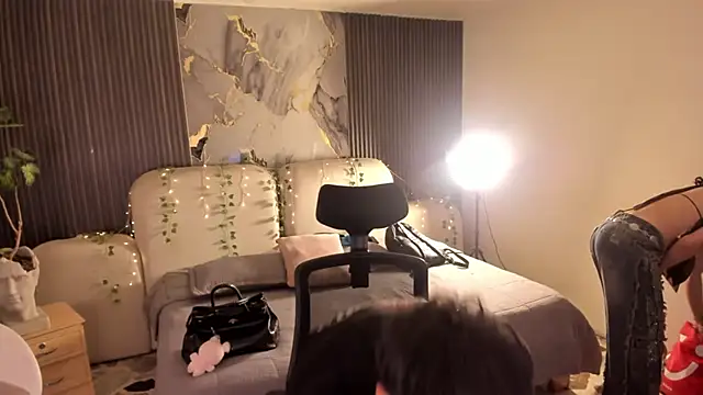 allicemackenzie online show from May 31, 2026, 5:48 am