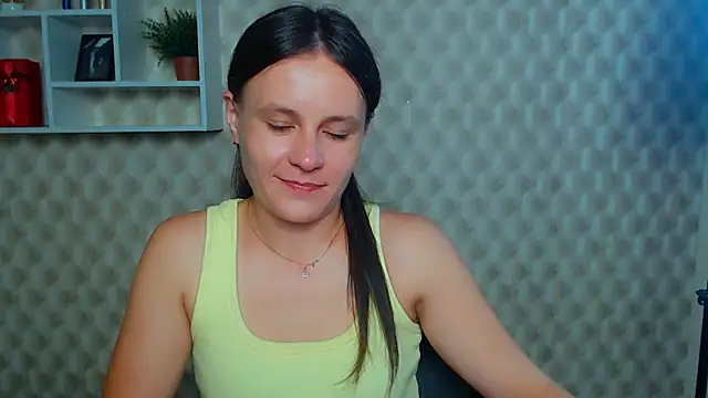 ValeriaHeart  online show from September 12, 2025, 5:18 am