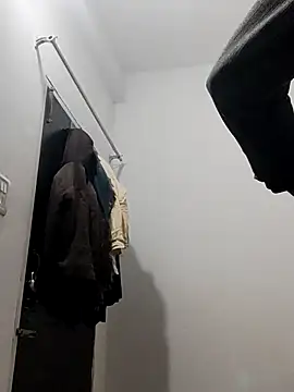 Hot funky boy online show from January 14, 2026, 12:33 pm