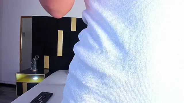 Keyla  Jones online show from February 19, 2025, 7:38 pm