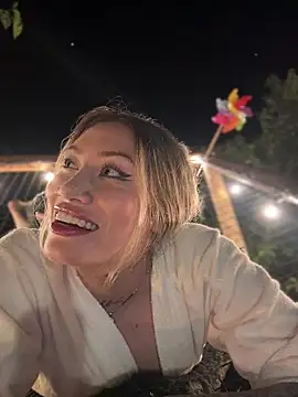 Lally Valencia   online show from October 29, 2025, 2:14 am