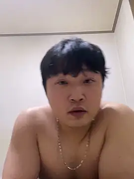 offwhite777 online show from February 17, 2025, 4:04 pm