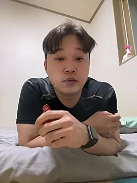 offwhite777 online show from February 26, 2025, 9:05 pm