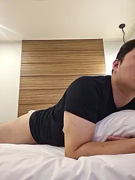 offwhite777 online show from December 4, 2025, 12:58 pm