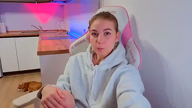 Enjoy everymoment  online show from March 23, 2026, 7:07 pm