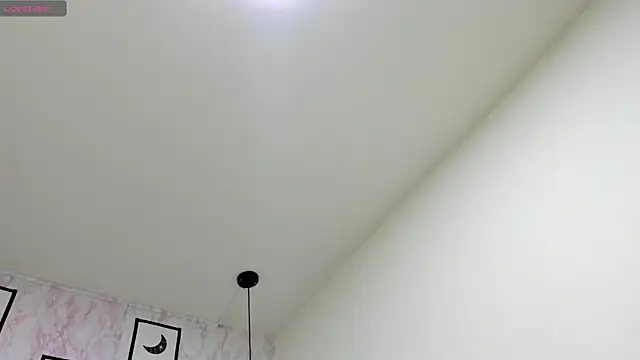 Raichell  online show from April 7, 2026, 3:51 am