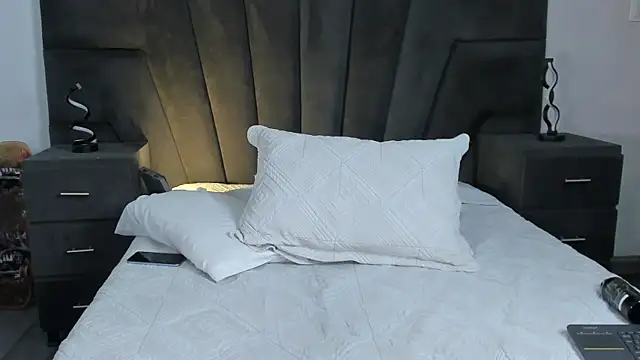 JhoanLeandro online show from March 18, 2025, 10:46 am