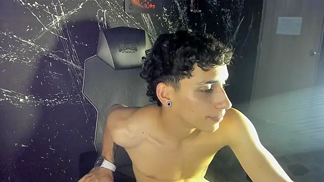 JhoanLeandro online show from May 16, 2026, 1:02 am