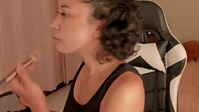 leahaltomm online show from March 7, 2025, 5:38 pm