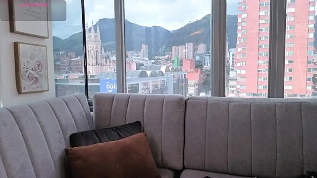 Daphne chers online show from April 1, 2026, 7:33 pm