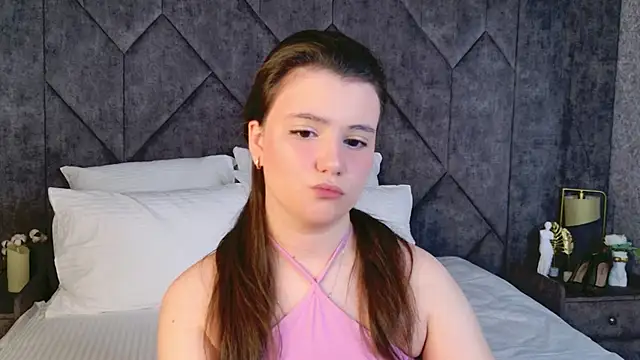 Pauline Heaven online show from December 16, 2025, 5:56 am