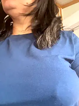 Snapshot of laarti chatting on October 5, 2025, 11:30 am laarti online show from October 5, 2025, 11:30 am