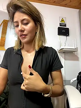 Andrea18 blonde online show from December 13, 2025, 7:53 pm