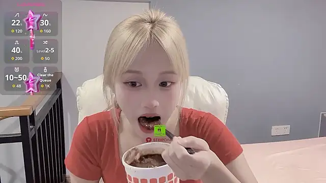 xunian71O online show from October 1, 2025, 9:32 pm