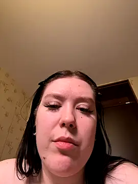 Viesicaa online show from December 2, 2025, 5:13 am