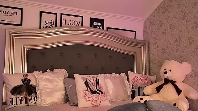 Snapshot of Amber_Luna chatting on November 29, 2025, 12:08 pm Amber Luna online show from November 29, 2025, 12:08 pm