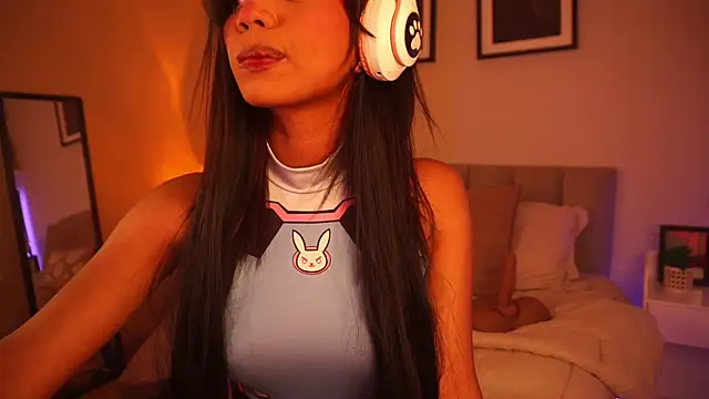 Gigi Strawberry online show from April 19, 2026, 5:40 am