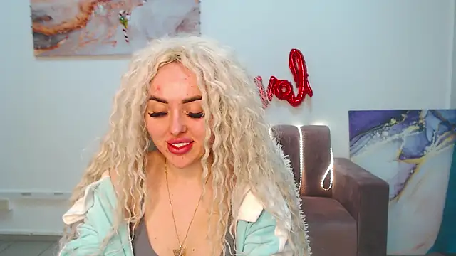 Snapshot of MissisCaty chatting on February 13, 2025, 10:43 pm MissisCaty online show from February 13, 2025, 10:43 pm