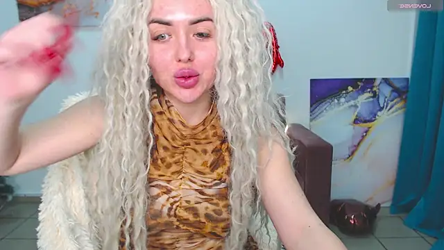 Snapshot of MissisCaty chatting on February 26, 2025, 1:43 am MissisCaty online show from February 26, 2025, 1:43 am