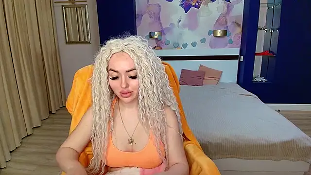 Snapshot of MissisCaty chatting on November 4, 2025, 7:35 pm MissisCaty online show from November 4, 2025, 7:35 pm