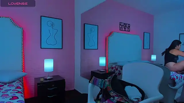  Emma whiitee  online show from November 10, 2025, 12:59 pm