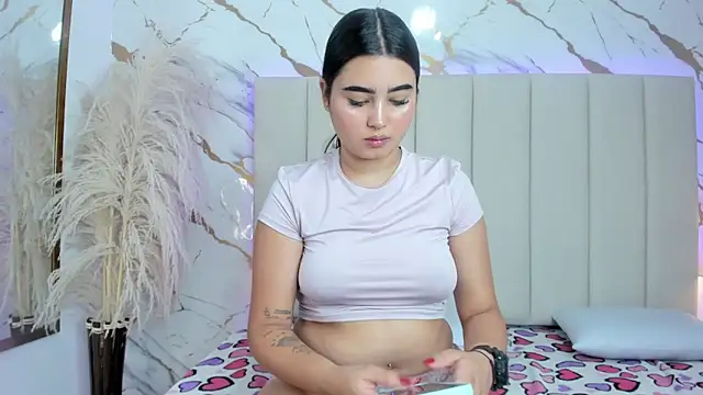  Emma whiitee  online show from November 24, 2025, 1:44 pm