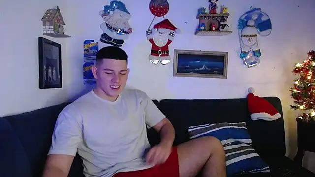 JamesCr  online show from November 28, 2025, 2:03 am