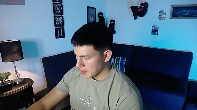 JamesCr  online show from April 10, 2026, 11:20 pm