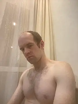 LynnAhNight online show from October 27, 2025, 3:21 am