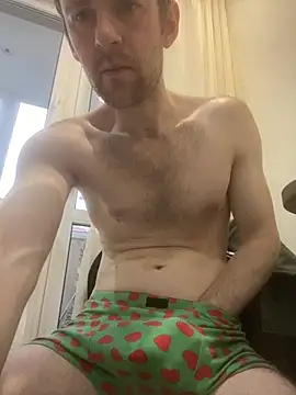 LynnAhNight online show from April 8, 2026, 3:28 am