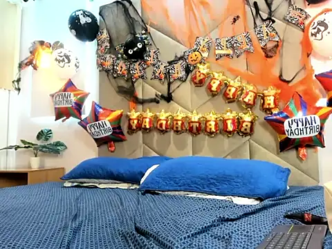 Snapshot of AzunaStar chatting on October 20, 2025, 9:59 pm AzunaStar online show from October 20, 2025, 9:59 pm