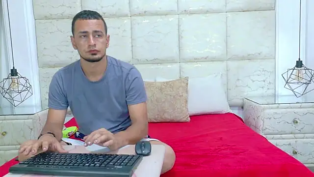 Snapshot of ThaliaANDNicholas chatting on March 4, 2025, 7:54 pm ThaliaANDNicholas online show from March 4, 2025, 7:54 pm