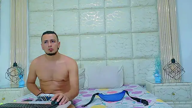 Snapshot of ThaliaANDNicholas chatting on March 20, 2025, 7:25 pm ThaliaANDNicholas online show from March 20, 2025, 7:25 pm