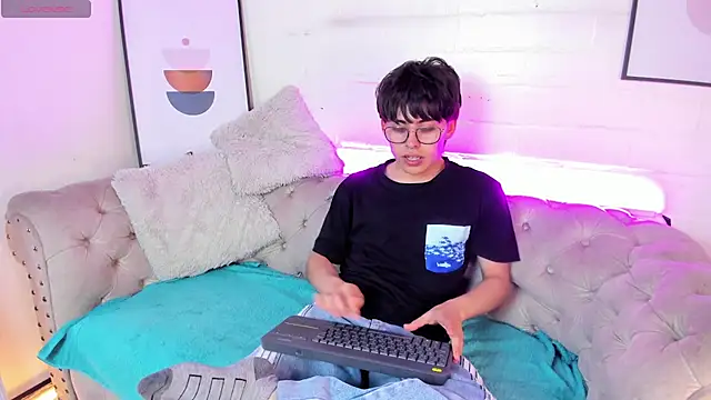 PepperTwink online show from February 17, 2025, 1:42 pm