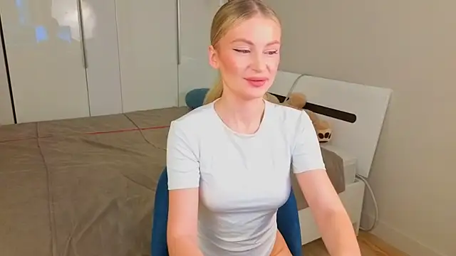 AnitaLamb online show from November 14, 2025, 4:44 am