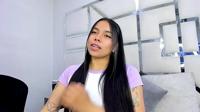 ZoeWan69 online show from October 27, 2025, 12:53 pm