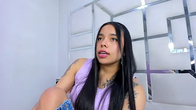 ZoeWan69 online show from November 2, 2025, 12:40 pm