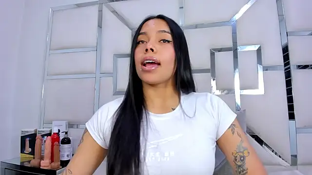 ZoeWan69 online show from November 27, 2025, 11:34 am