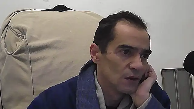 ReyDeBotones online show from March 8, 2026, 12:08 am