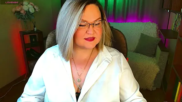 Vivien  wet online show from November 22, 2025, 4:06 pm