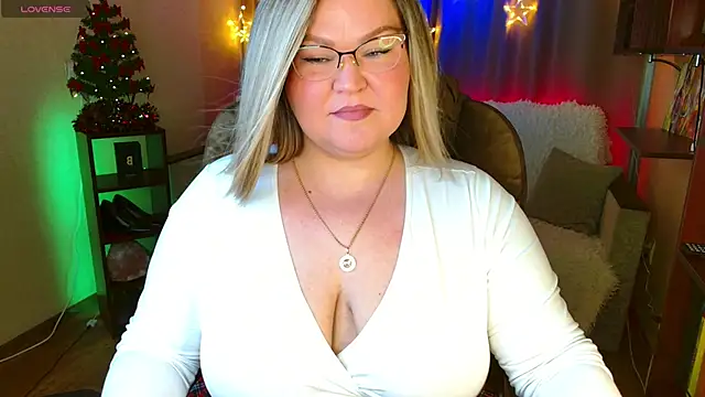 Vivien  wet online show from December 17, 2025, 9:48 am