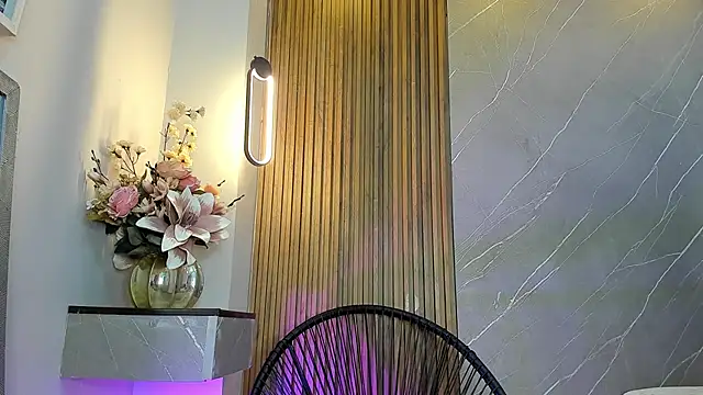 ariana jhonson1 online show from February 12, 2025, 12:55 pm