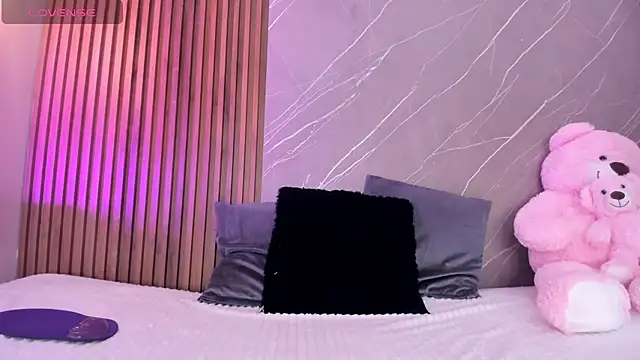 ariana jhonson1 online show from October 16, 2025, 12:39 pm