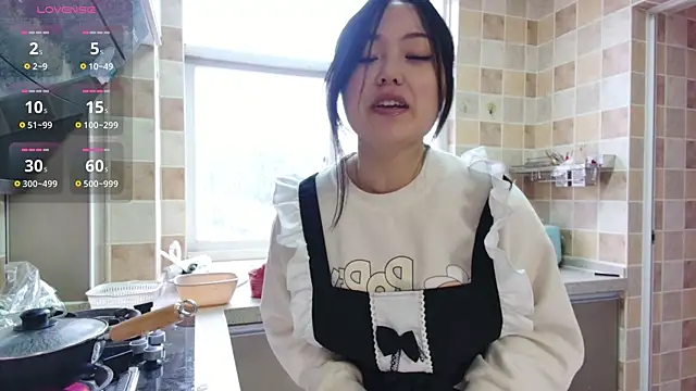 nanaliu6 online show from March 19, 2025, 10:22 am