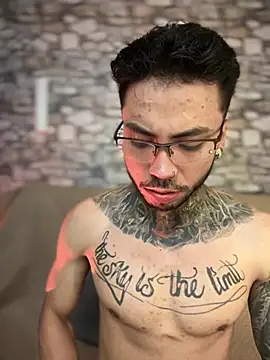 Walker Thomas1 online show from March 6, 2025, 9:36 am