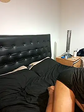 liamlara online show from October 2, 2025, 3:35 am