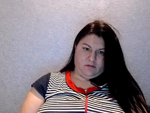 KiraSwee online show from December 10, 2024, 5:11 pm