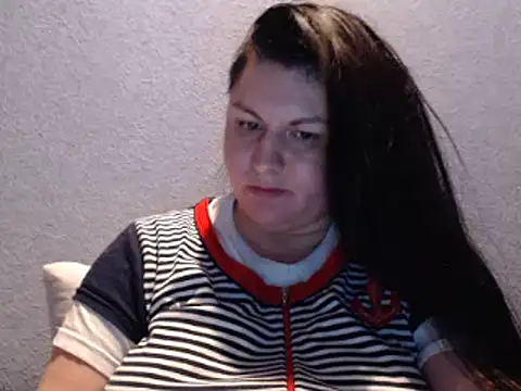 KiraSwee online show from October 9, 2025, 5:33 pm